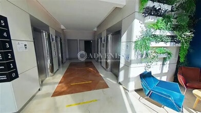 Office in Villepinte to rent Lobby- Image 1 of 8