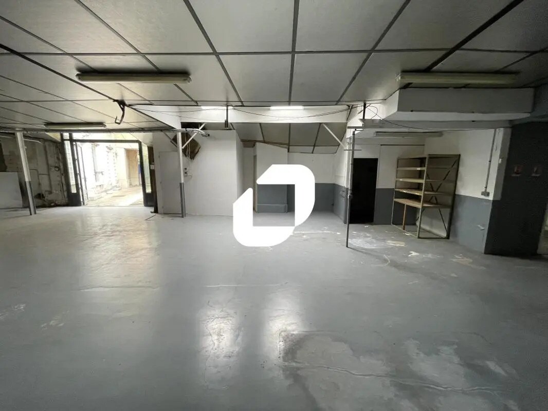 Light Industrial in Saint-Maur-des-Fossés to rent Interior Photo- Image 1 of 10