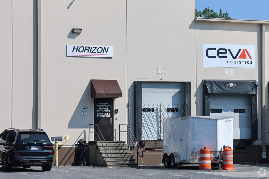 10 Kimball Ln, Lynnfield, MA to rent - Building Photo - Image 2 of 4