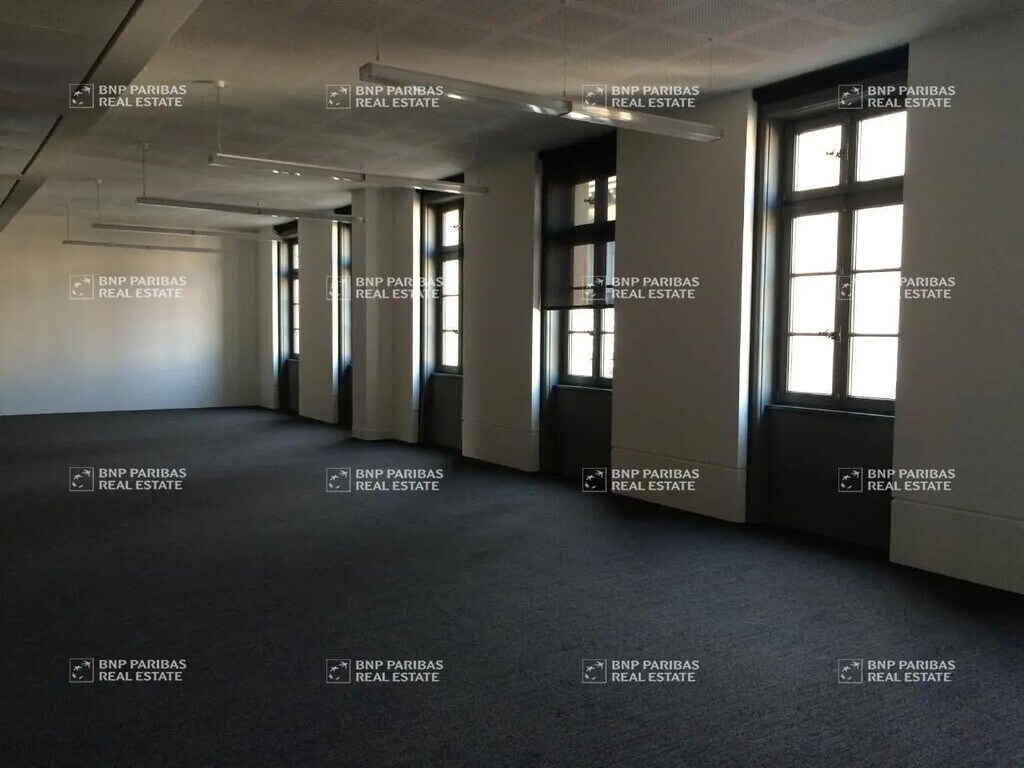 Location Bureaux 611 m² - Photo 1