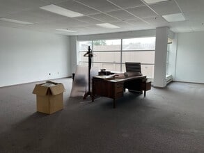 3871 North Fraser Way, Burnaby, BC to rent Interior Photo- Image 2 of 4