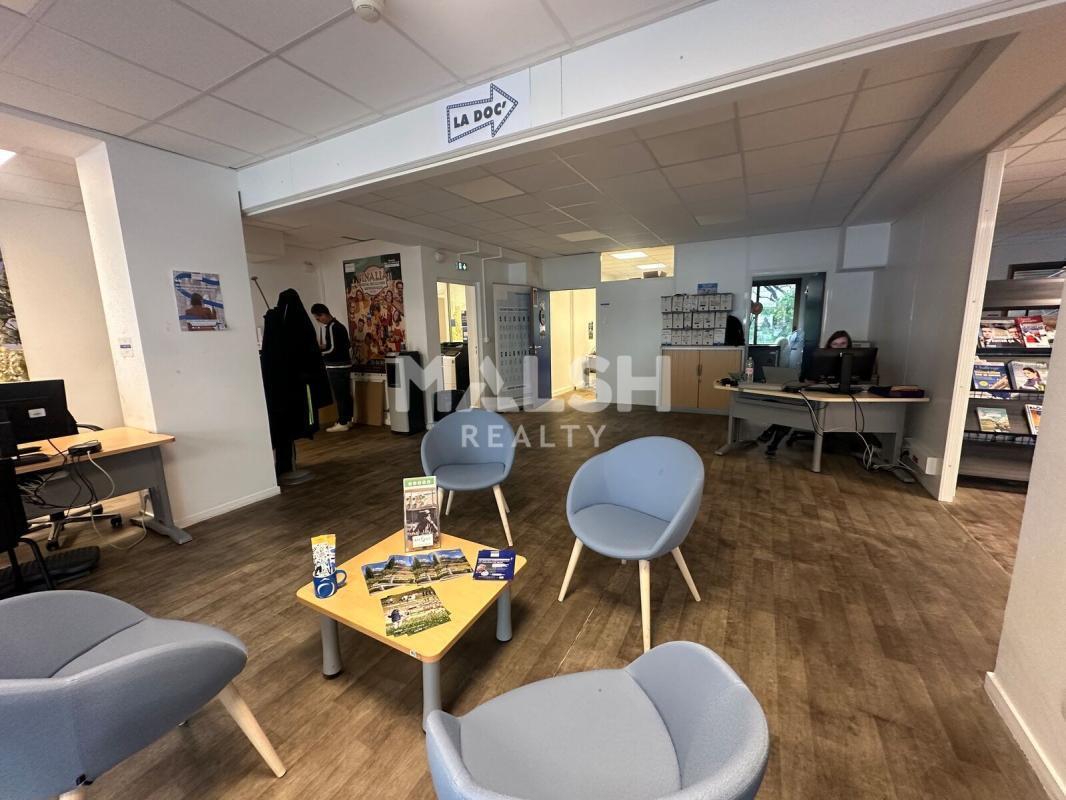 Retail in Lyon to rent Building Photo- Image 1 of 10