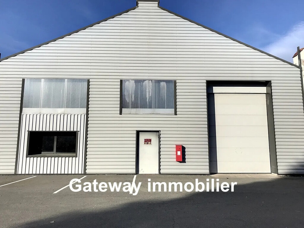 Location Entrepôt 1 043 m² - Photo 1
