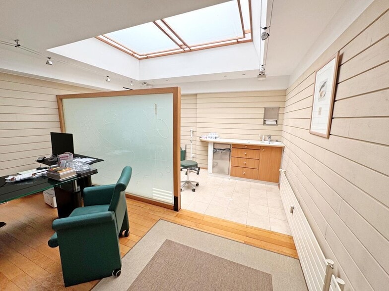 Office in Paris for sale - Interior Photo - Image 2 of 7