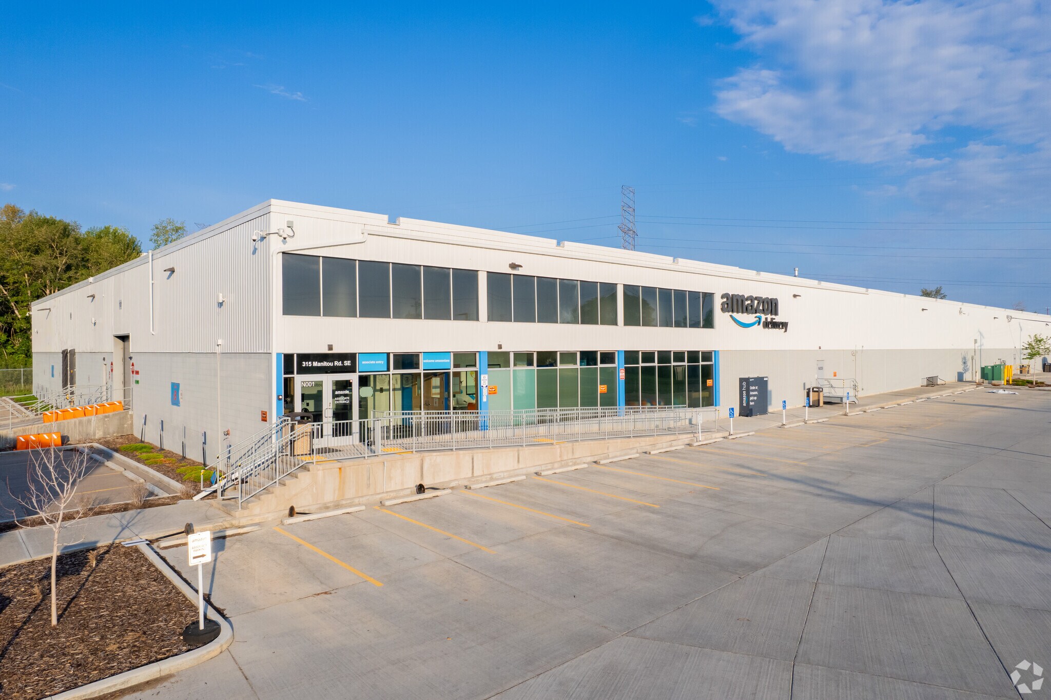 315 Manitou Rd SE, Calgary, AB for sale Primary Photo- Image 1 of 1