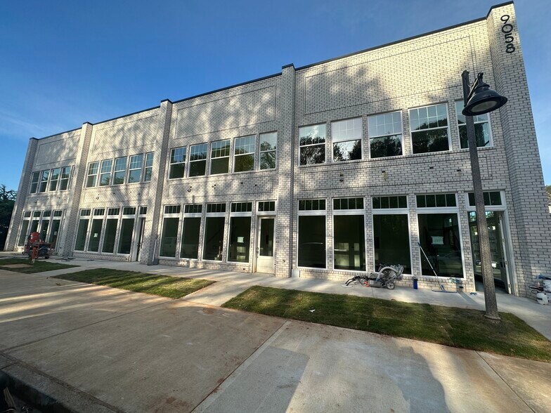 9044 Main St, Woodstock, GA for sale - Building Photo - Image 1 of 1