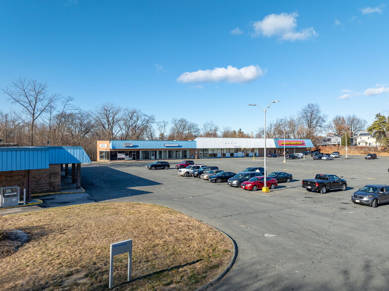 122-128 Island Pond Rd, Springfield, MA for rent - Building Photo - Image 2 of 8