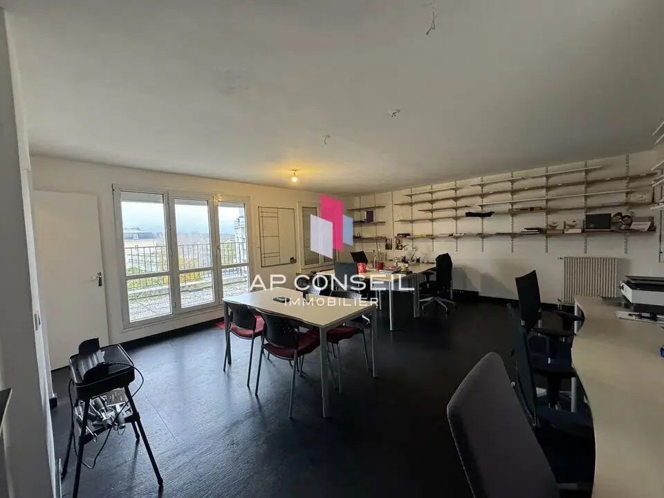 Office in Versailles to rent Interior Photo- Image 1 of 3