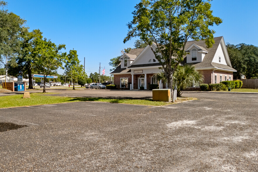 1775 Lewis Turner Blvd, Fort Walton Beach, FL for rent - Building Photo - Image 3 of 7