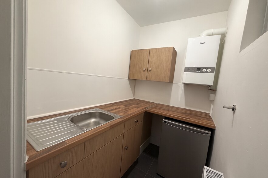 Hayseech Rd, Halesowen to rent - Building Photo - Image 3 of 8