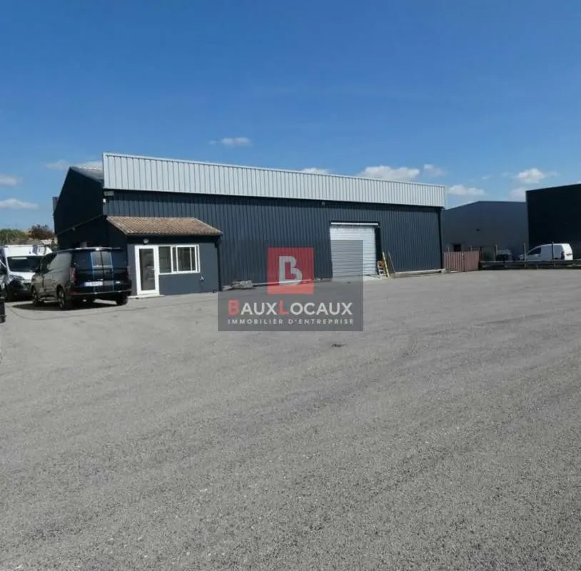 Location Local d'activités 330 m² - Photo 1