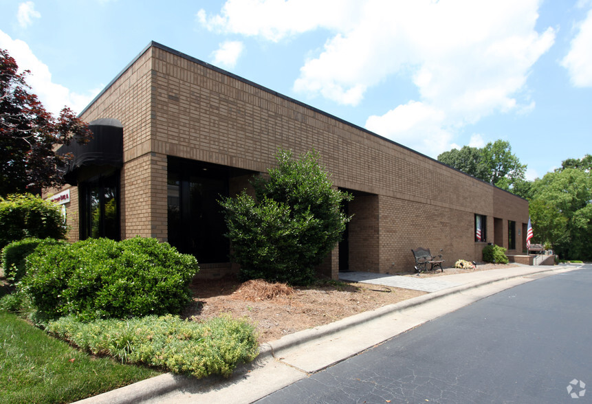 160 Charlois Blvd, Winston-Salem, NC for sale - Building Photo - Image 3 of 10