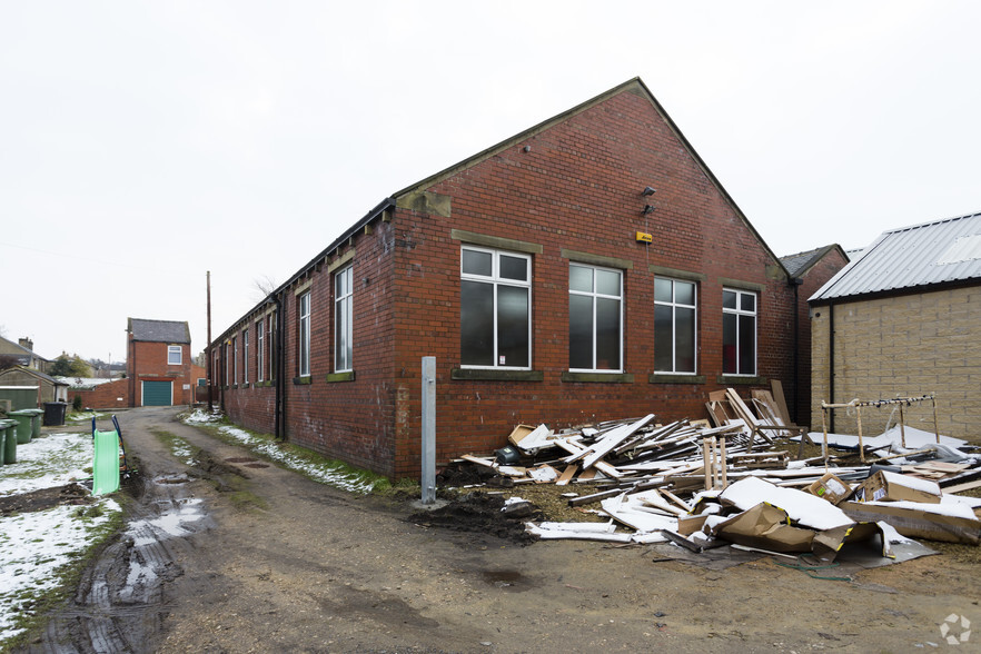 Long Ln, Holmfirth for rent - Building Photo - Image 1 of 3