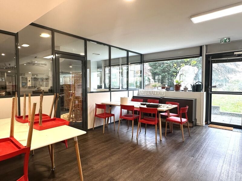 Office in Lyon for sale Interior Photo- Image 1 of 10