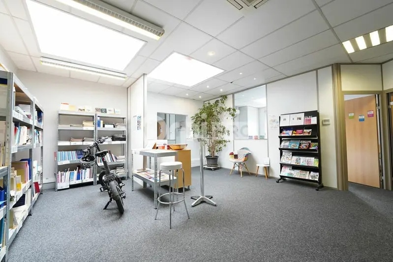 13 Rue Jean Bourgey, Villeurbanne to rent - Interior Photo - Image 1 of 18