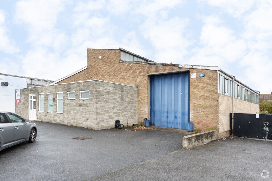 Tribune Dr, Sittingbourne to rent - Primary Photo - Image 1 of 2