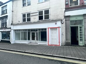 24 Fore St, Bodmin to rent Interior Photo- Image 1 of 3