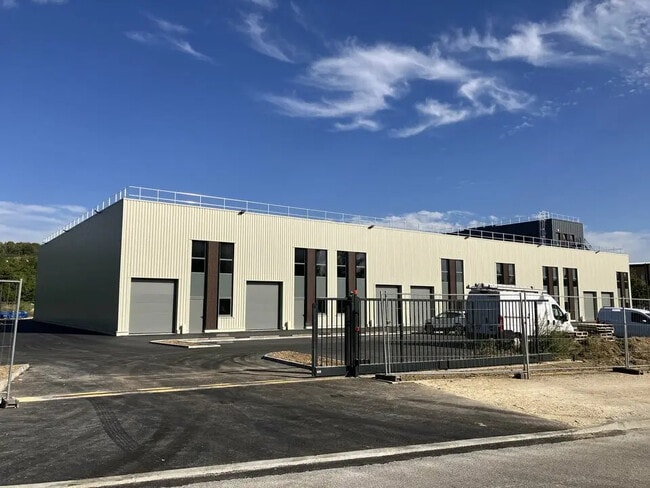 Vente Local d'activités 138 m² à 414 m²