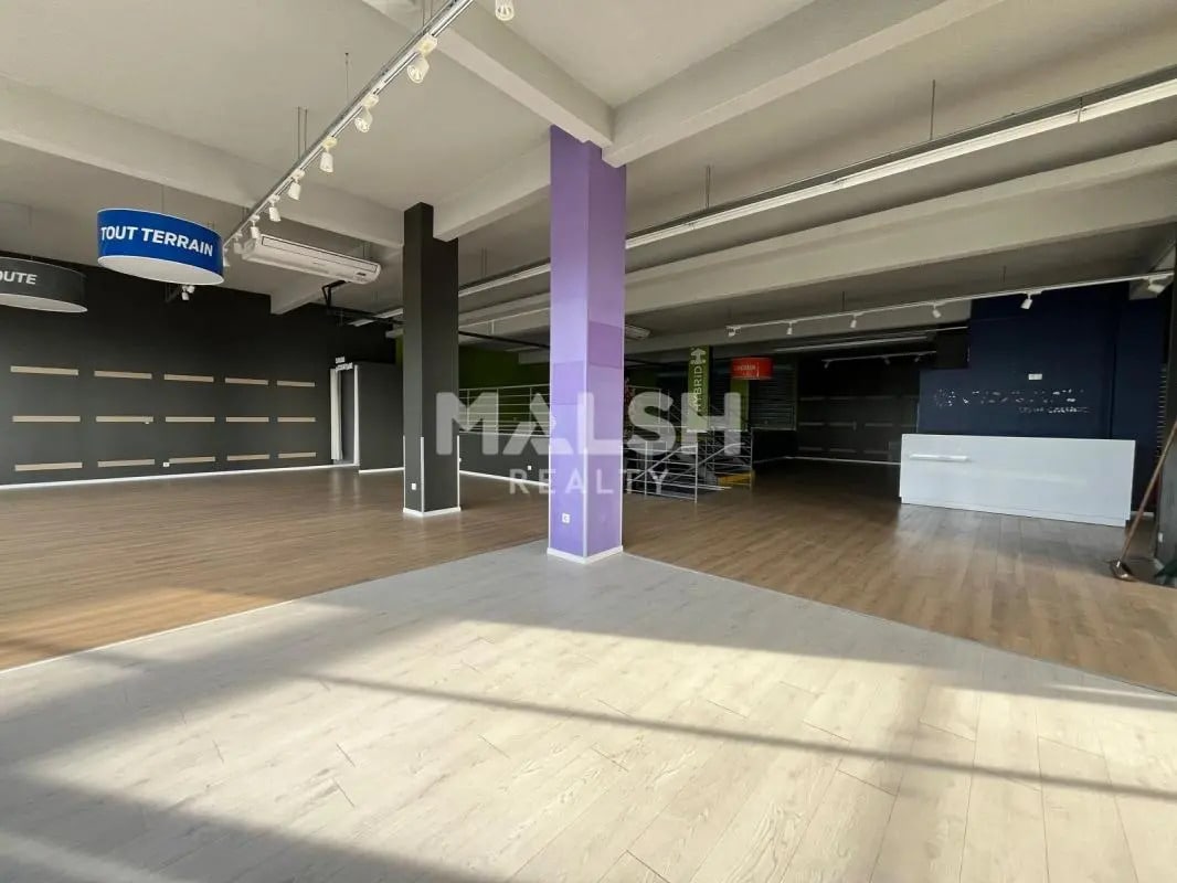 Retail in Caluire-et-Cuire to rent Building Photo- Image 1 of 14