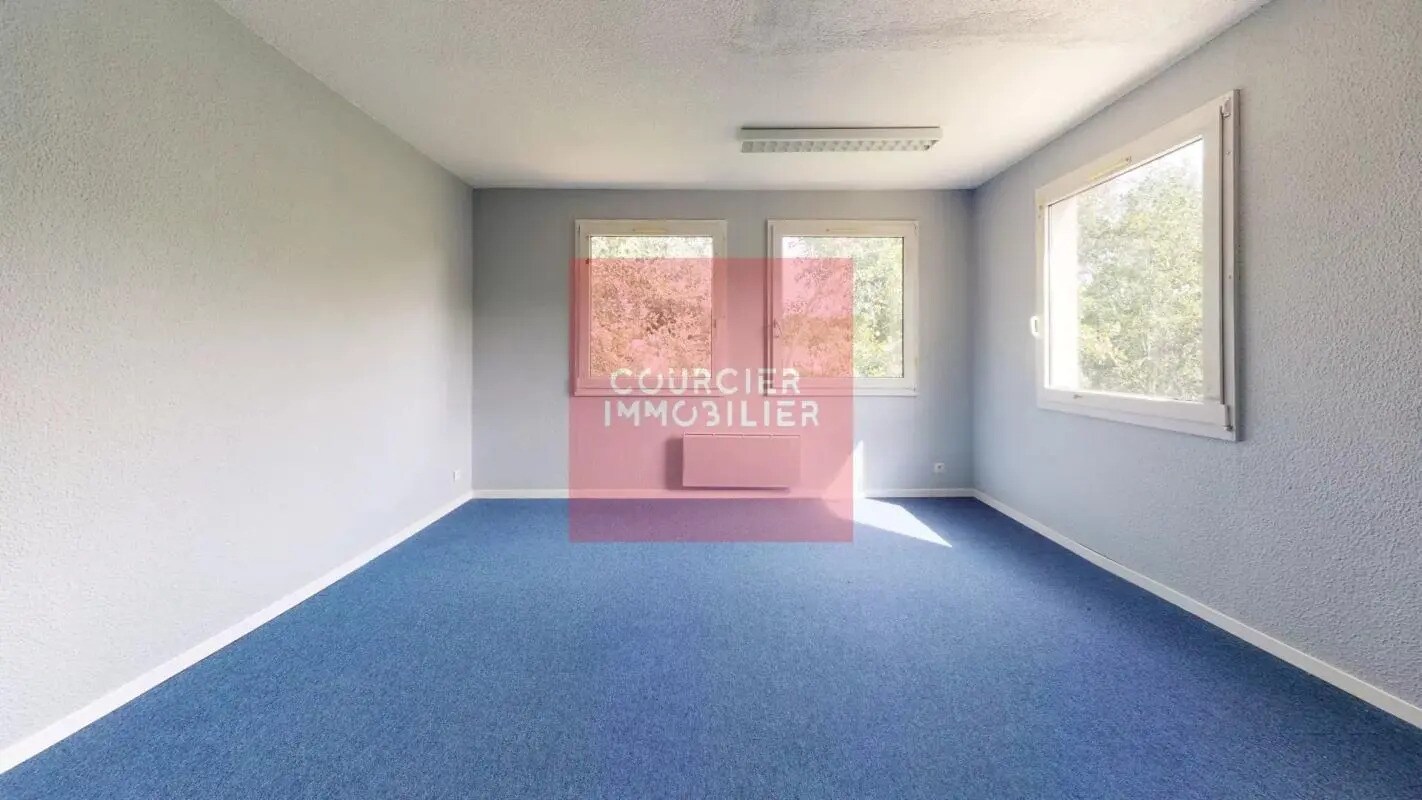 Office in Rambouillet to rent Interior Photo- Image 1 of 4