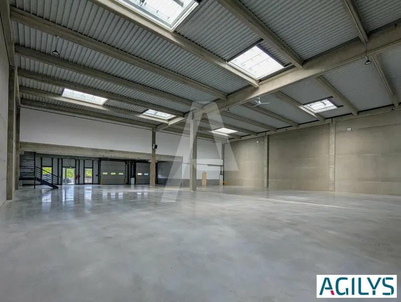 2 Avenue Denis Diderot, Élancourt to rent Building Photo- Image 1 of 13