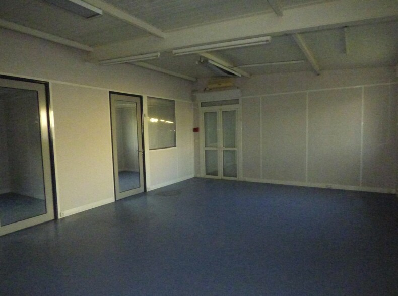 2 Rue Augustin Fresnel, Corbreuse for sale - Building Photo - Image 3 of 8