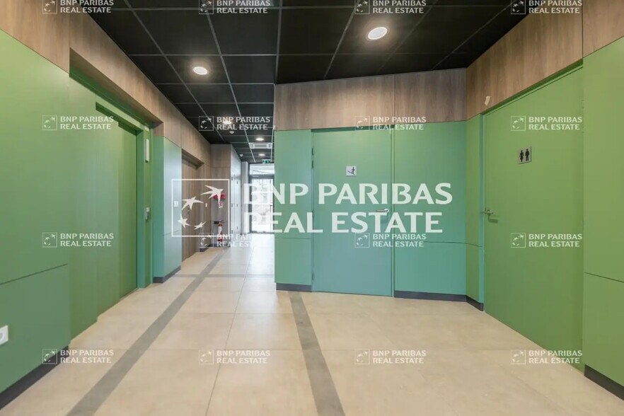 Office in Vitrolles to rent - Building Photo - Image 2 of 20