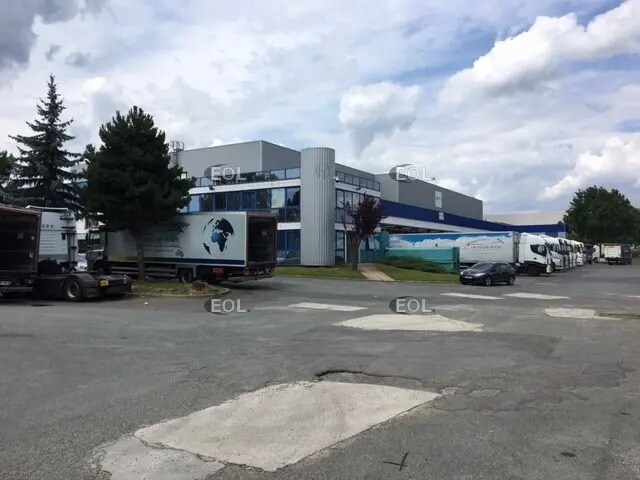 Industrial in Lieusaint to rent - Building Photo - Image 2 of 11