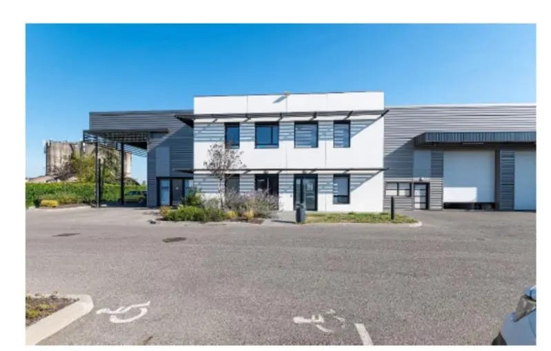 35-37 Rue Emile Zola, Décines-Charpieu to rent - Building Photo - Image 1 of 5