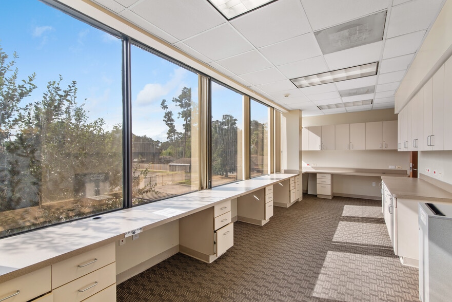 1140 Cypress Station Dr, Houston, TX for sale - Interior Photo - Image 2 of 19