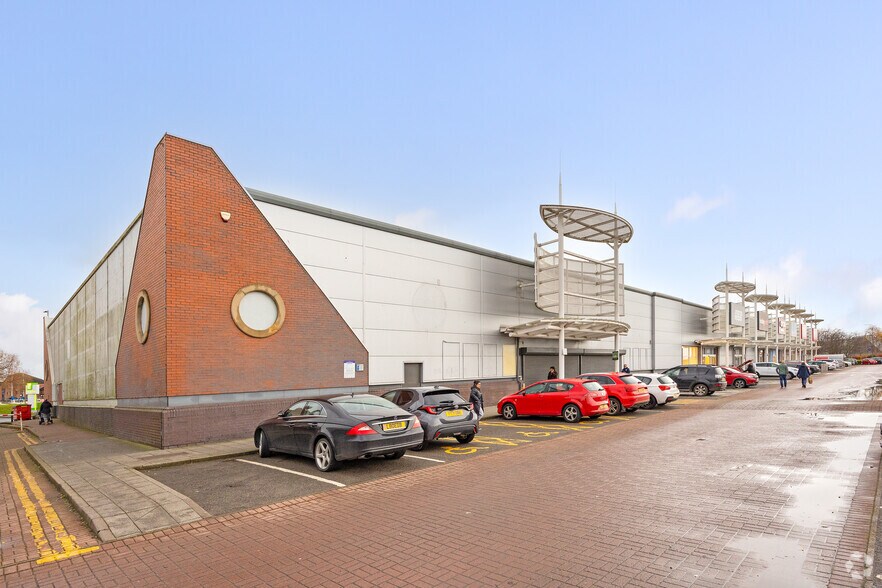 Kingston St, Hull to rent - Building Photo - Image 2 of 7