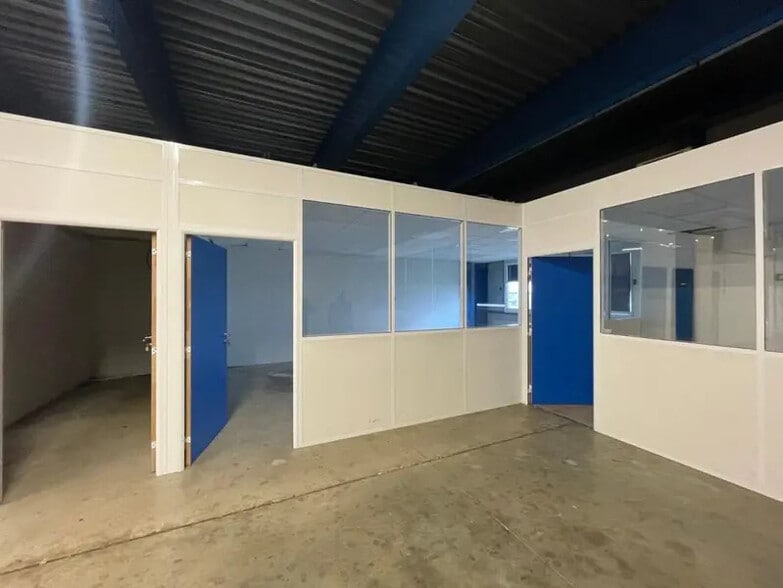 Light Industrial in Vitry-sur-Seine to rent - Interior Photo - Image 2 of 6