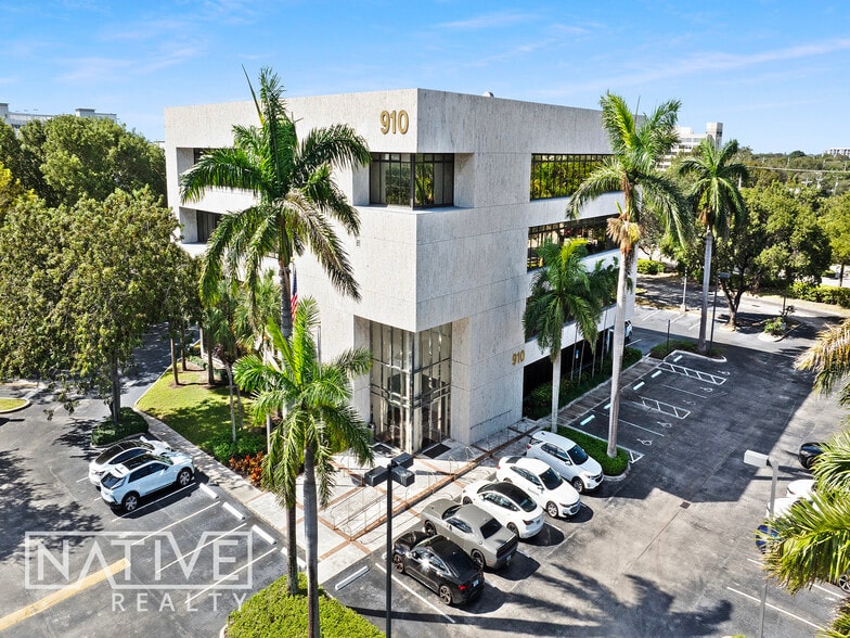 910 SE 17th St, Fort Lauderdale, FL for rent - Building Photo - Image 1 of 37