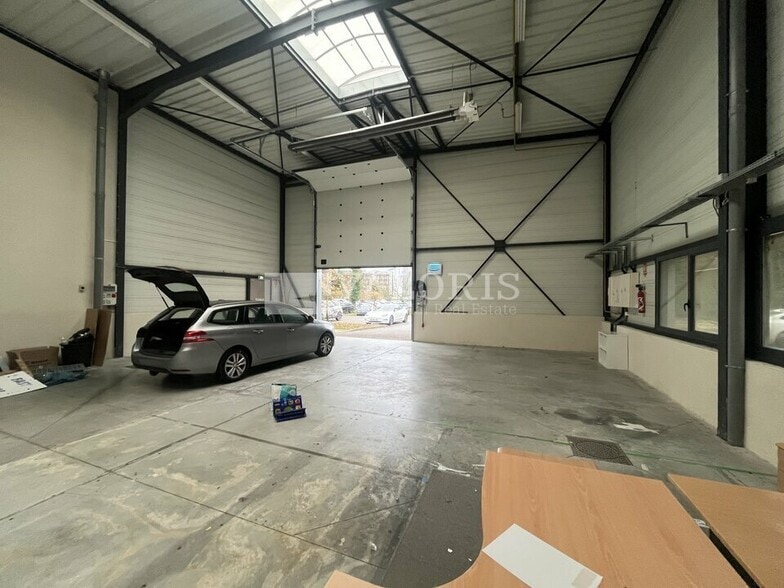 28 Chemin Du Petit Bois, Écully to rent - Interior Photo - Image 2 of 13