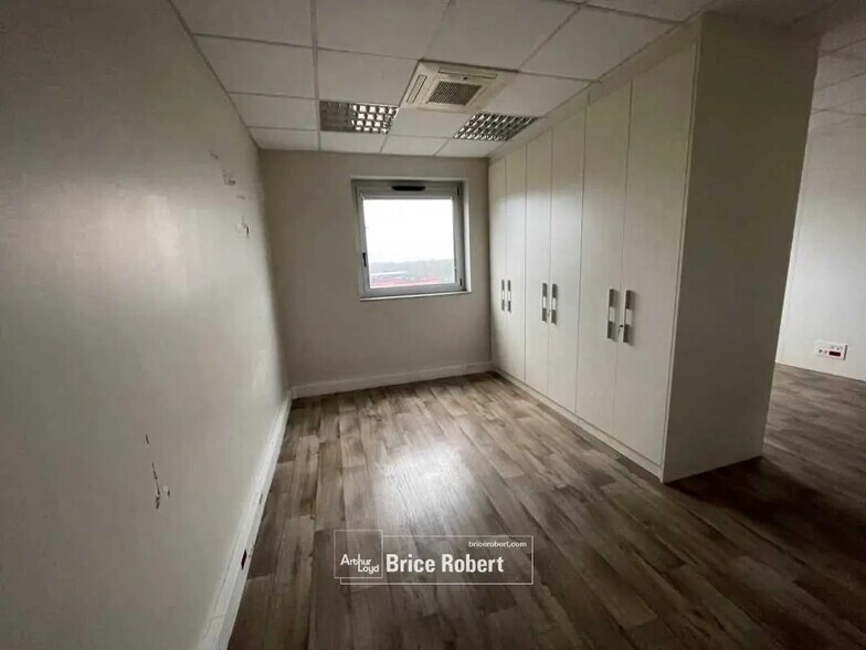 Office in Caluire-et-Cuire to rent - Interior Photo - Image 2 of 26