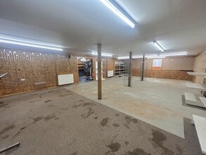 Camling, Thornhill to rent Interior Photo- Image 2 of 5