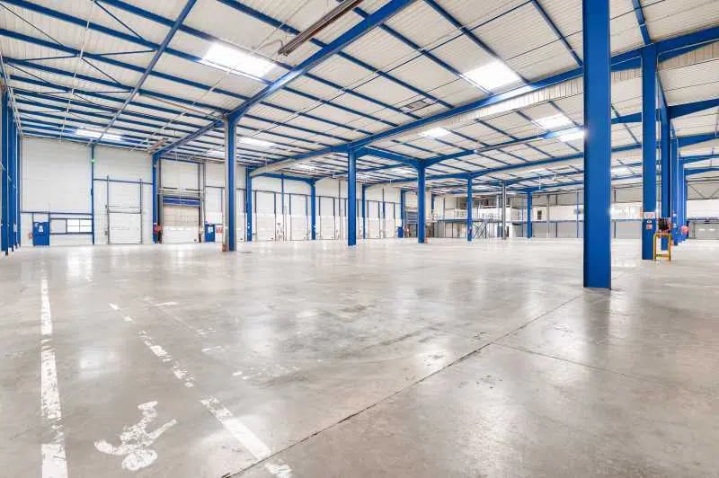Light Industrial in Miribel to rent - Interior Photo - Image 3 of 10