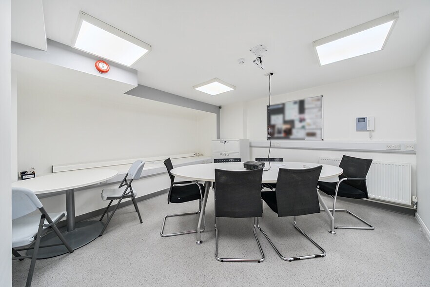 8 Tyers Gate, London for sale - Interior Photo - Image 3 of 8