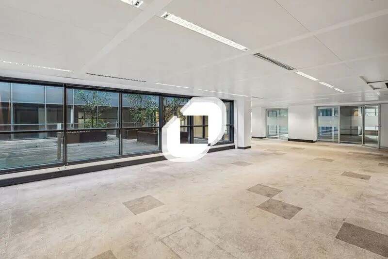 Office in Clichy to rent - Building Photo - Image 3 of 15