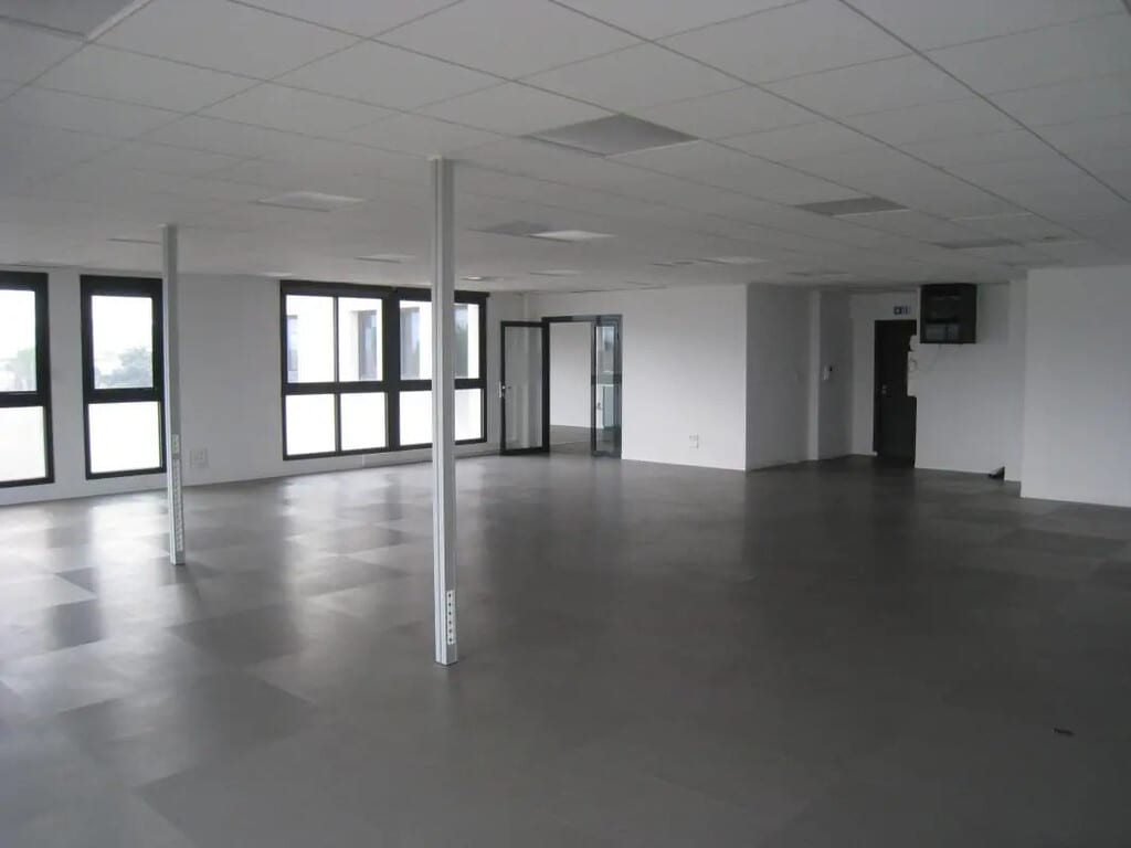 Location Bureaux 83 m² à 214 m² - Photo 1