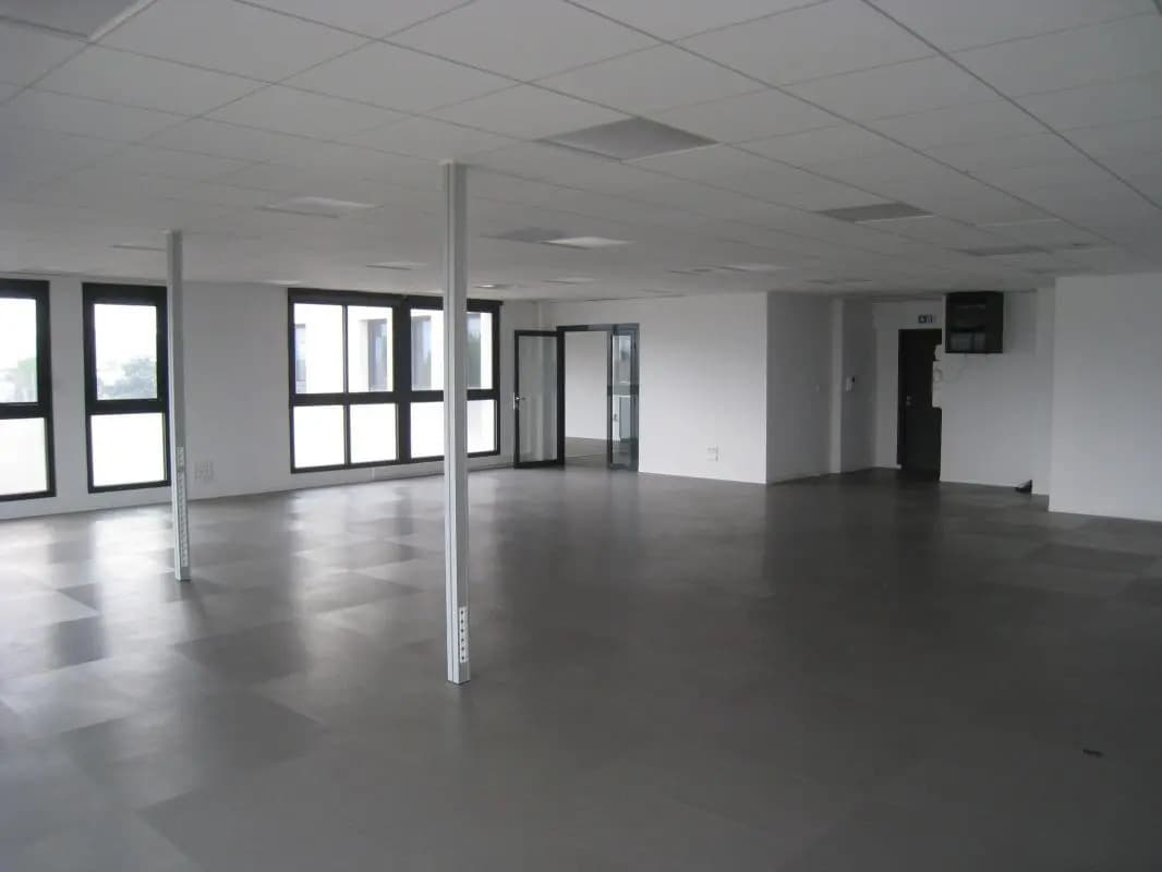 Office in Aubagne to rent Building Photo- Image 1 of 7