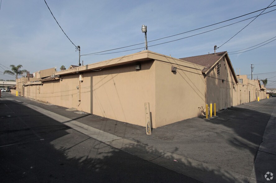 1200-1228 S Brookhurst St, Anaheim, CA for rent - Building Photo - Image 3 of 12