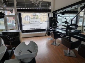 402 Bradford Rd, Batley to rent Interior Photo- Image 2 of 2