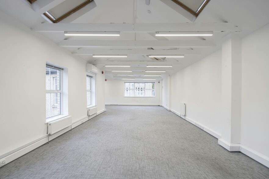 65-69 Kings Cross Rd, London to rent - Building Photo - Image 3 of 17