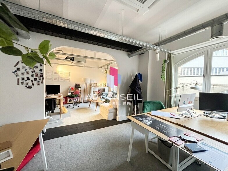 Office in Versailles to rent - Interior Photo - Image 2 of 8