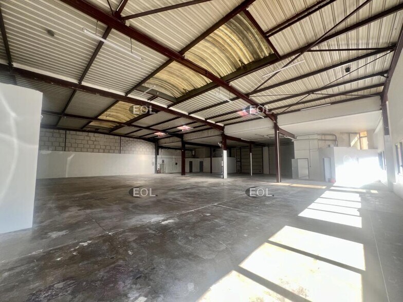 Light Industrial in Le Blanc-Mesnil to rent - Building Photo - Image 3 of 9