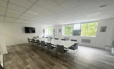 Office in Créteil to rent Interior Photo- Image 1 of 5