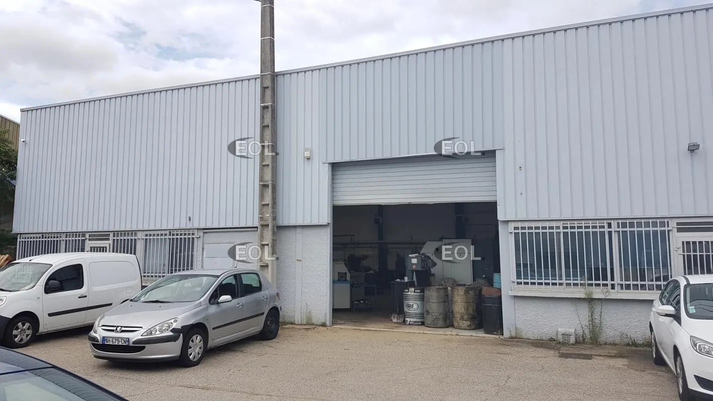Light Industrial in Chassieu to rent Building Photo- Image 1 of 8