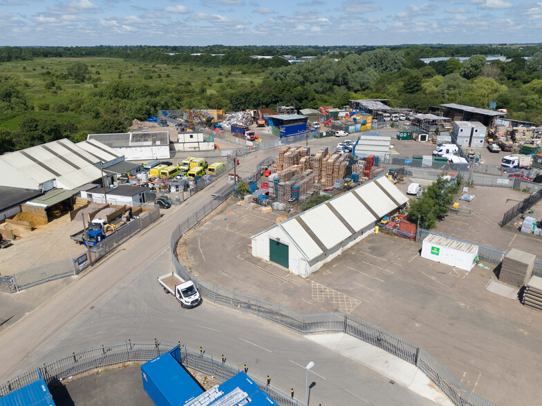 Smallford Ln, St Albans for rent - Aerial - Image 3 of 4