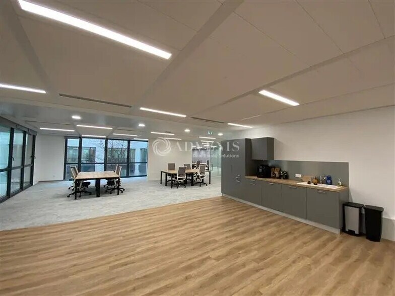 Co-working Space in Maisons-Alfort to rent - Interior Photo - Image 3 of 6